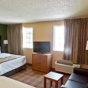 Deluxe Studio 1 Queen Bed Non-Smoking
